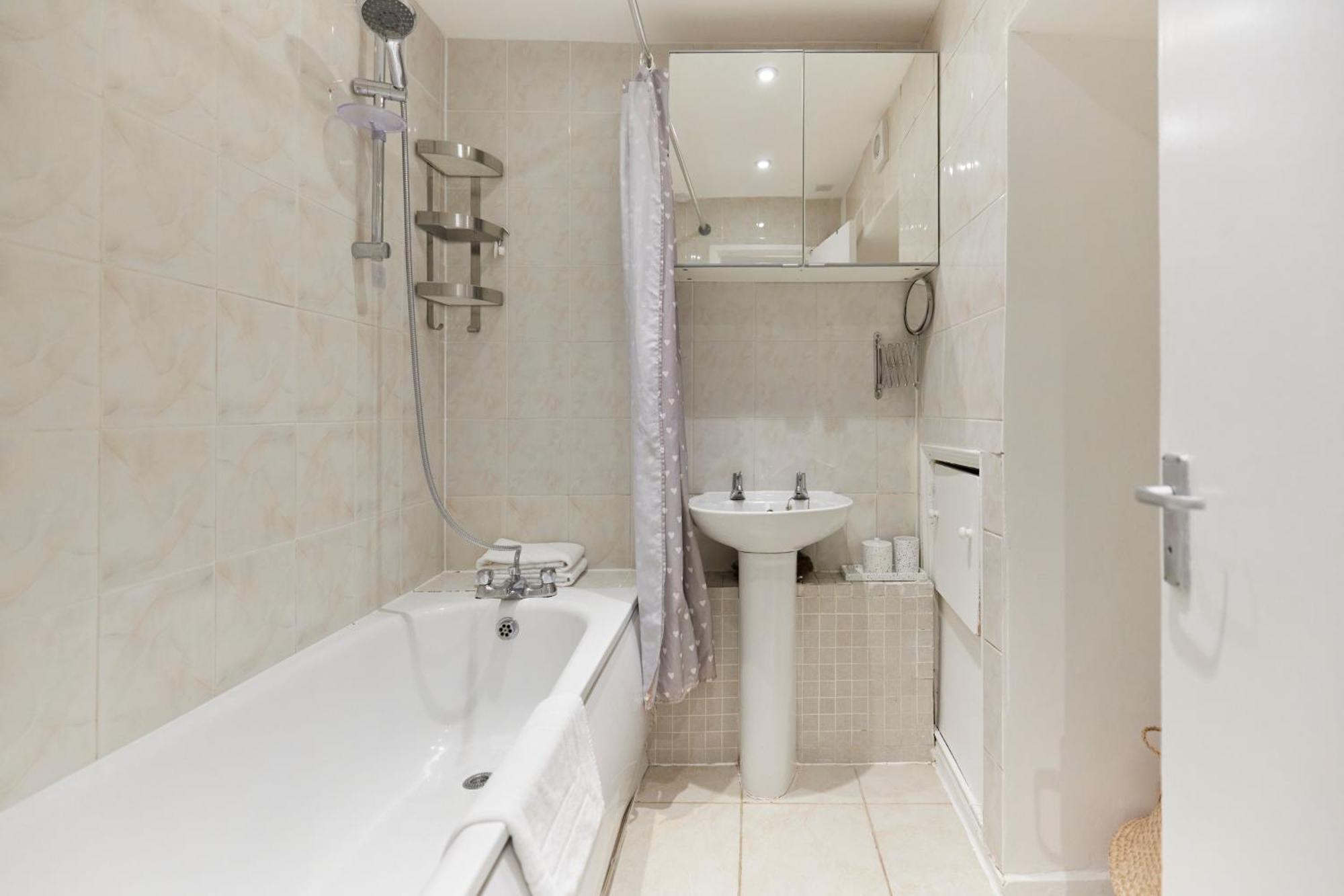 The Kennington Park Crib - Lovely 2Bdr Flat With Garden London Kültér fotó