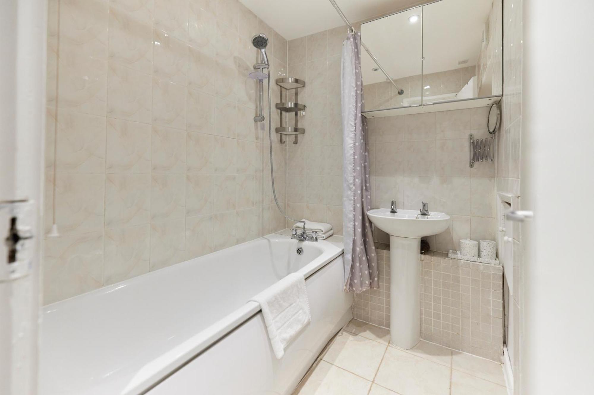 The Kennington Park Crib - Lovely 2Bdr Flat With Garden London Kültér fotó