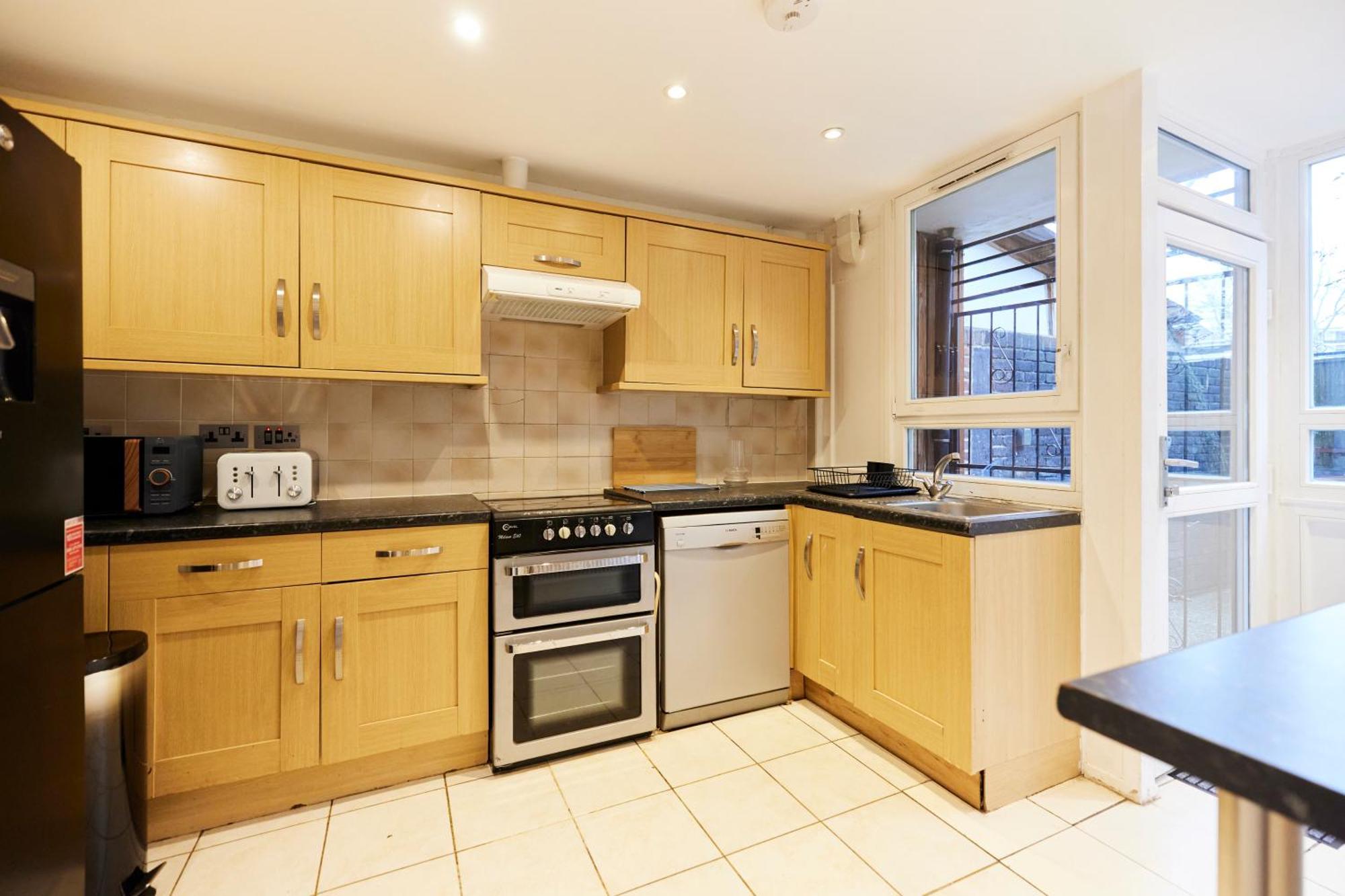 The Kennington Park Crib - Lovely 2Bdr Flat With Garden London Kültér fotó